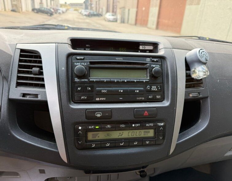 TOYOTA  HILUX